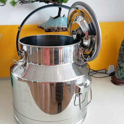 شیر فولادی ضد زنگ 20 لیتری ضخیم می تواند ذخیره سازی مواد غذایی درجه SUS304 شیر را حفظ کند